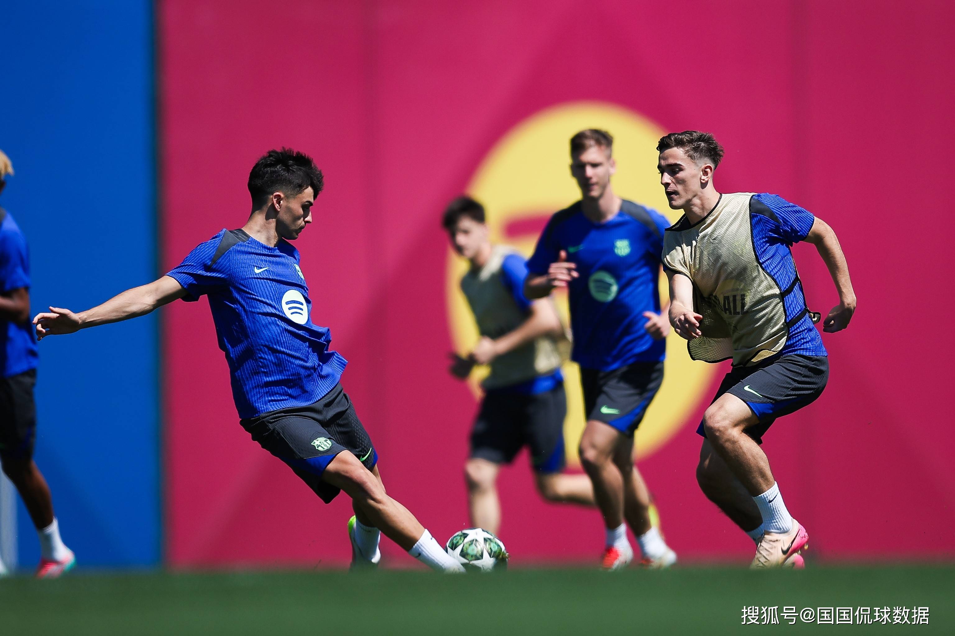 爱游戏体育-转会期英超焦点战,本菲卡止住颓势,赛场秩序良好,医务组通报恢复的简单介绍