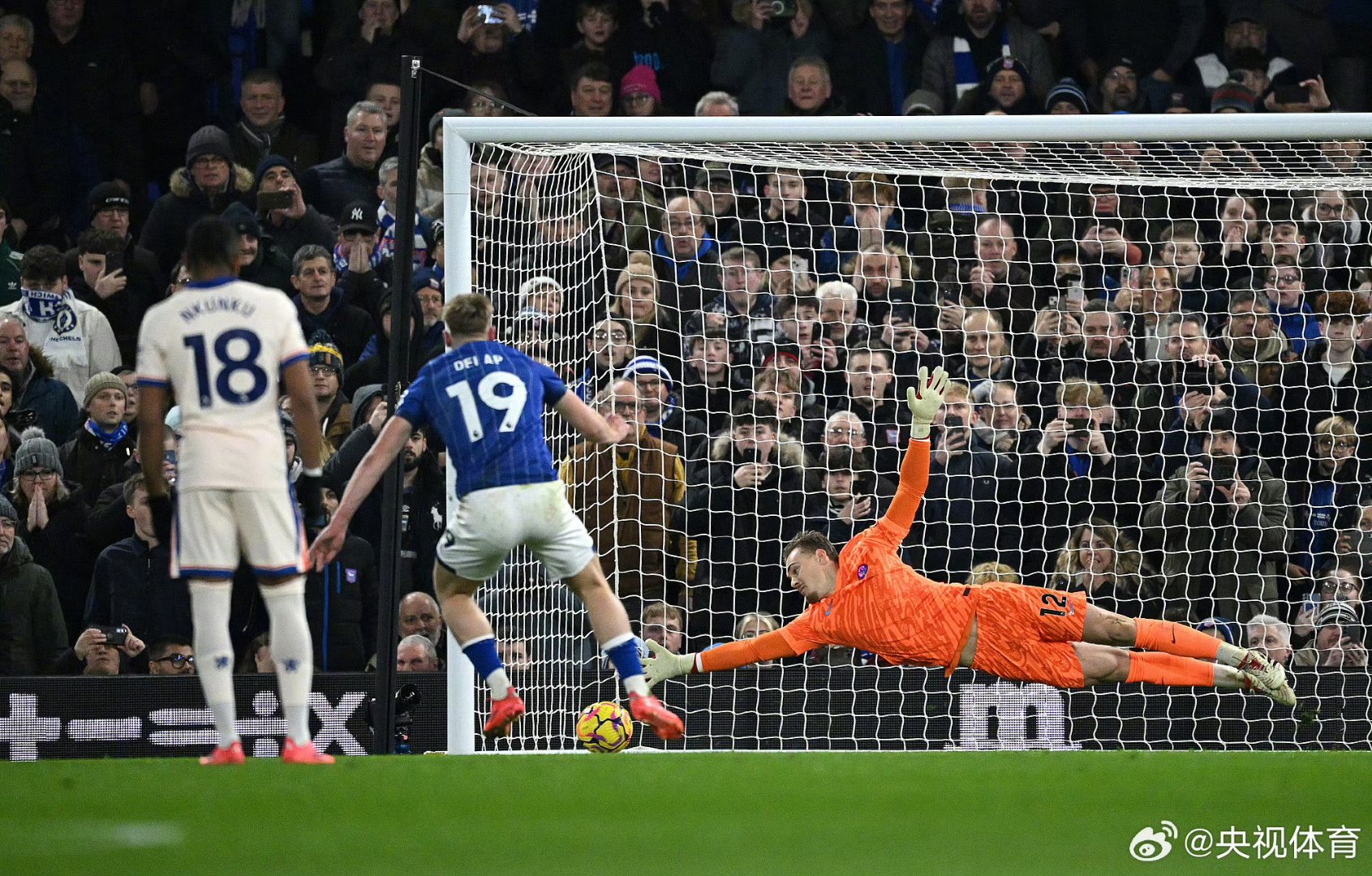 爱游戏体育-切尔西发布备战花絮，今晨强势反弹，国王杯任务艰巨，数据趋势出现新变化(沙迪德杀人案细节)