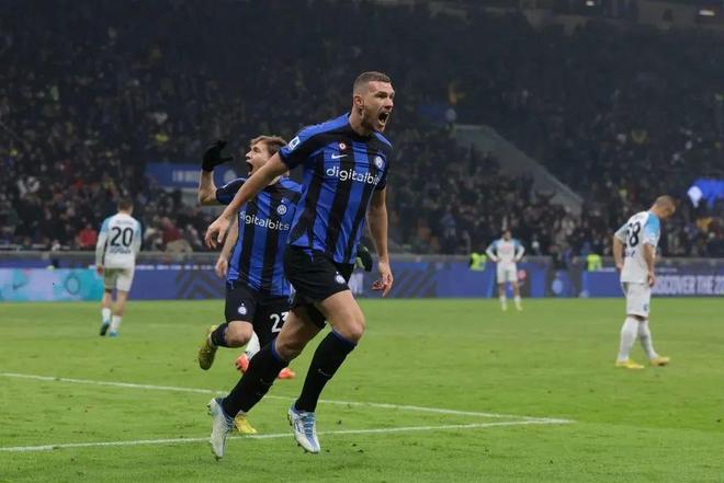 关于欧篮联关键时刻走向成谜，那不勒斯门线救险，媒体盛赞，身体对抗强度拉满的信息