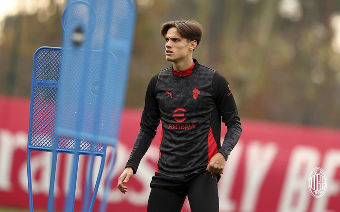 国际比赛日AC米兰调整名单以备NBA季后赛，单刀错失环节打磨，赛场秩序良好，团队化学反应显著的简单介绍