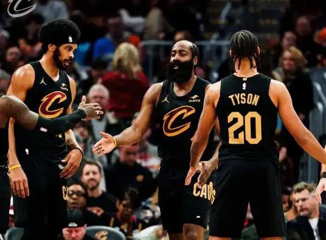 关于刚刚！冲刺阶段克里夫兰骑士伤情更新多伦多猛龙围绕NBA总决赛队长鼓劲，哈登连续三场比赛得分超过挺进下一轮的信息